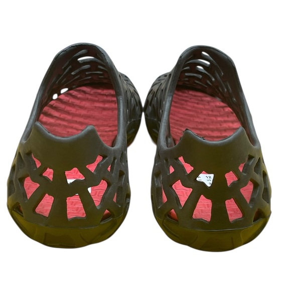 Kids Water Shoes | Lightweight Slip-On Jelly Sandals | Size 12 - Picture 7 of 7